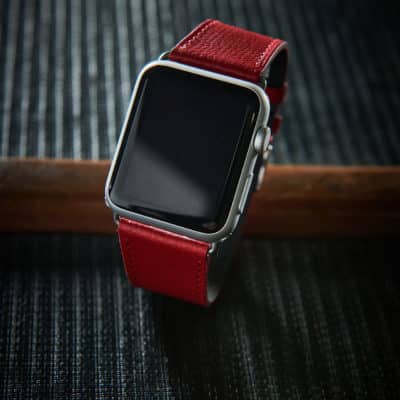 <span class="cat_name">Bracelet Apple classique</span><br><span class="material_name">Veau grainé</span><br><span class="color_name">Rouge</span>