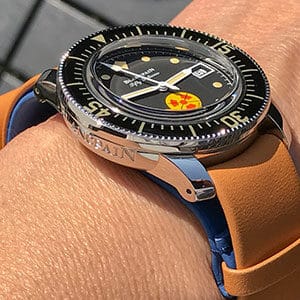 Fifty Fathoms de Blancpain avec bracelet NATO en or fauve veg et doublure bleue