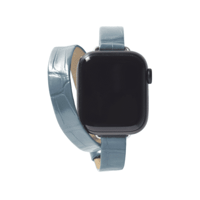 <span class="cat_name">Double wrap Apple Watch strap</span><br><span class="material_name">Shiny alligator</span><br><span class="color_name">sky blue</span>