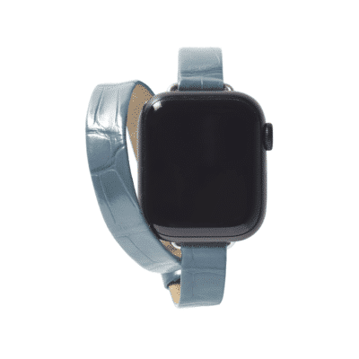 <span class="cat_name">Double wrap Apple Watch strap</span><br><span class="material_name">Shiny alligator</span><br><span class="color_name">Sky Blue</span>