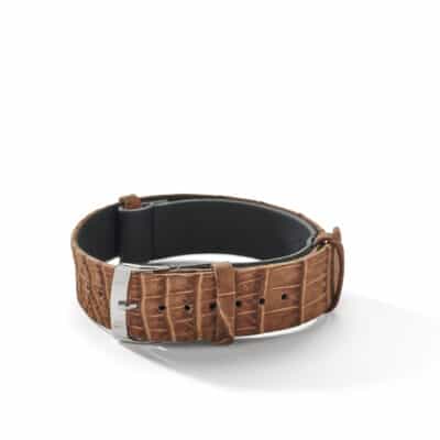 <span class="cat_name">Bracelet Nato</span><br><span class="material_name">Alligator Nubuck</span><br><span class="color_name">Marron</span>