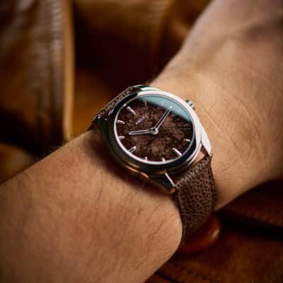 <span class="cat_name">Classic 3.5 Watch strap</span><br><span class="material_name">Embossed calf</span><br><span class="color_name">Brown</span>